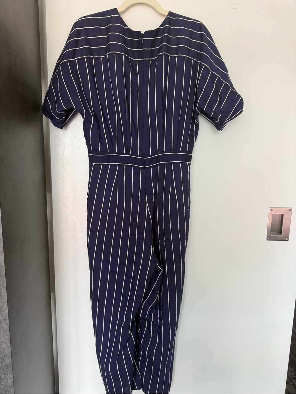 Chelsea 28 Navy Pinstripe V-Neck Wide-Leg Jumpsuit Manteau - Picture 6 of 7